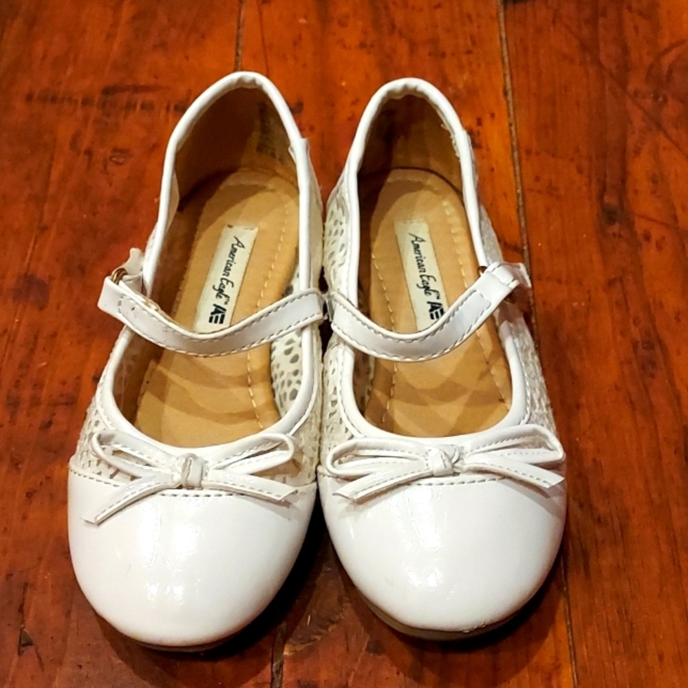 White mary janes- velcro strap